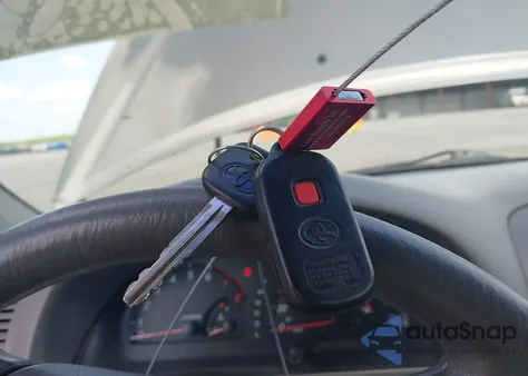 2003 Toyota Camry Le z USA, uszkodzony, nr VIN 4T1BE32K13U669963